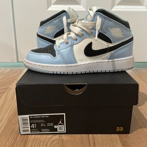 Air Jordan 1 Mid (Grade School) Youth Size 4.5. Color: Ice Blue/Black-Sail-White